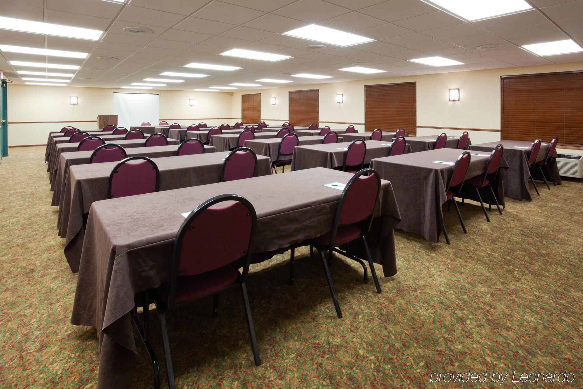 Country Inn & Suites By Radisson Bismarck Waterpark Negocio foto